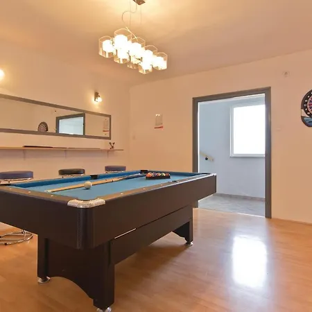 Stunning In Frkeci With Kitchen Holiday home *