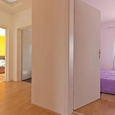 Prázdninový dům Awesome In Frkeci