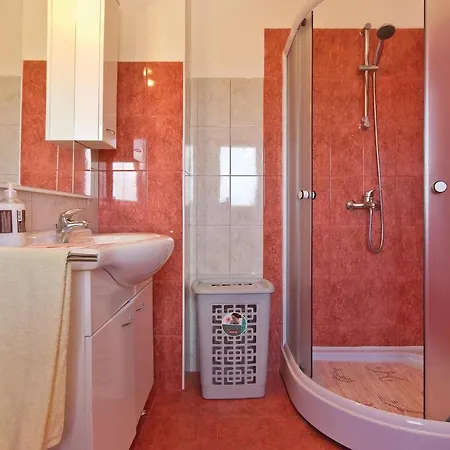 Holiday home Stunning In Frkeci With Kitchen *