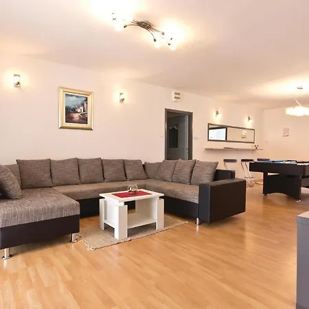 Stunning In Frkeci With Kitchen