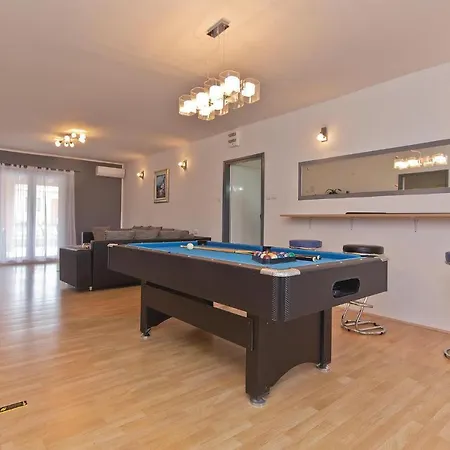 Stunning In Frkeci With Kitchen Holiday home