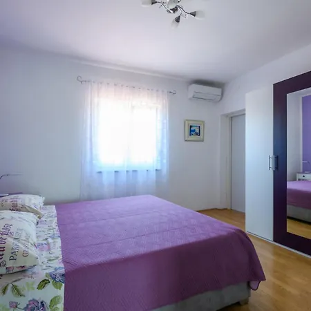 Stunning In Frkeci With Kitchen