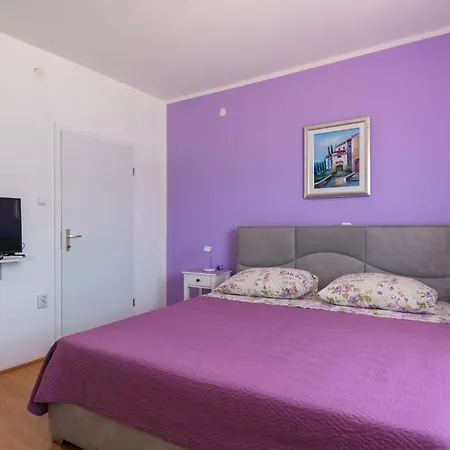 Holiday home Stunning In Frkeci With Kitchen *