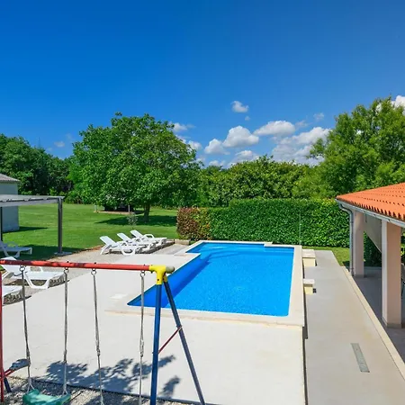 Stunning In Frkeci With Kitchen