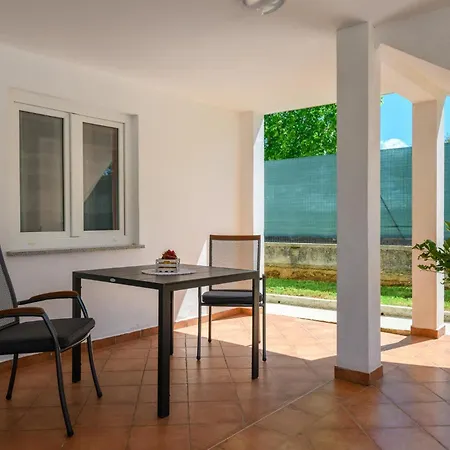 Stunning In Frkeci With Kitchen Holiday home