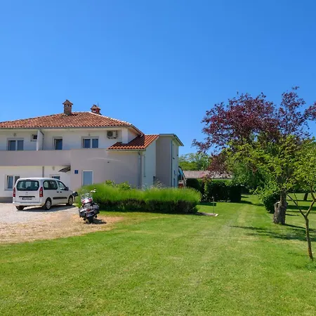 Holiday home Stunning In Frkeci With Kitchen Barban